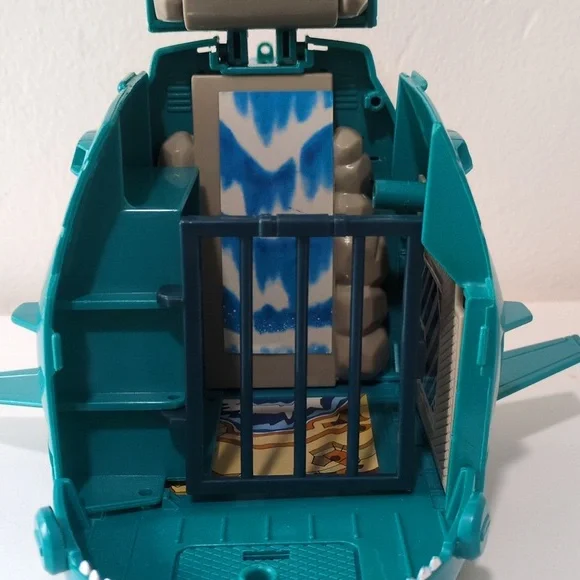 Vintage Battle Beast Shocking Shark Transport Station - Picture 4 of 10